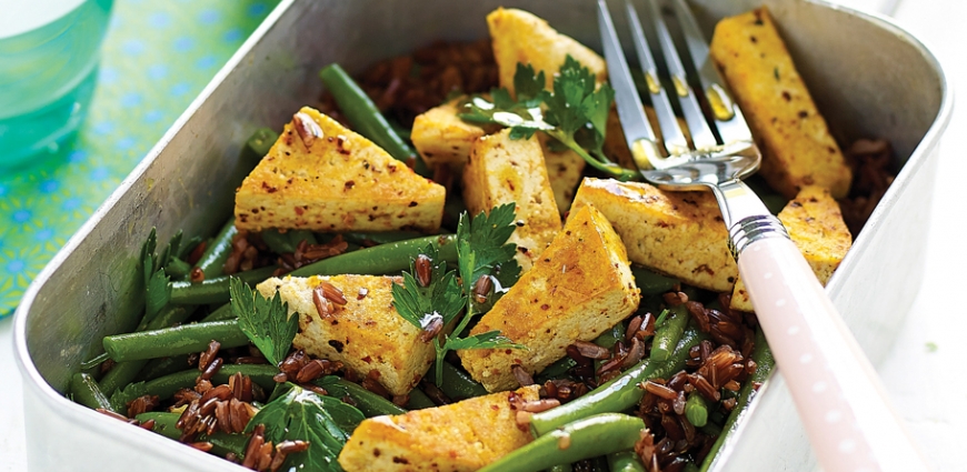 Salade de riz rouge, tofu grillé et haricots verts