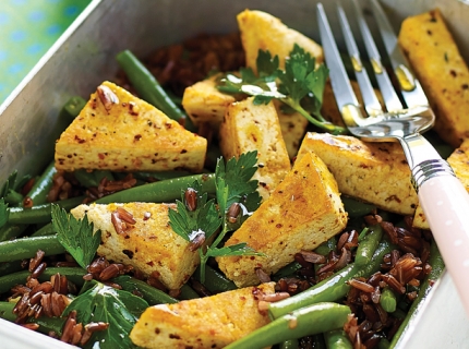 Salade de riz rouge, tofu grillé et haricots verts