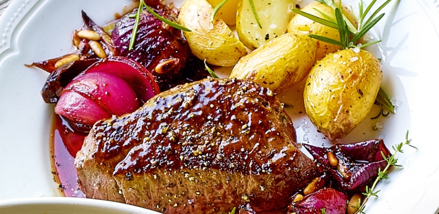 Steak de biche, chutney aux figues et grenailles rôties au romarin