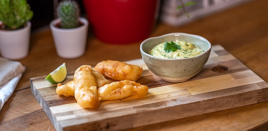 Beignets d’églefin au citron vert et sa sauce mayonnaise coriandre et curry