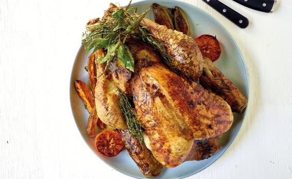 Dinde aux airelles et aux amandes, chicons et patates douces