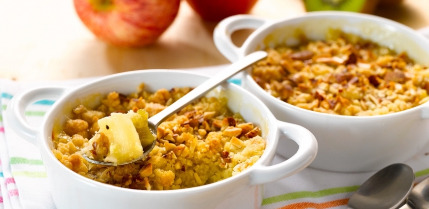 Crumbles aux pommes, kiwis et amandes