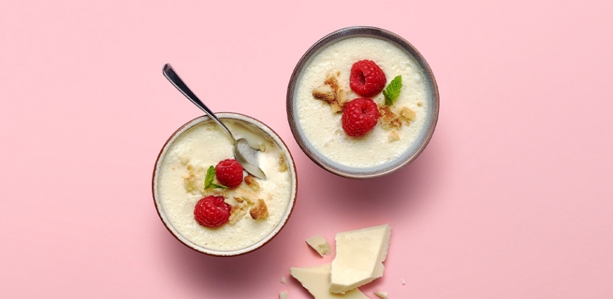 Mousse de chocolat blanc au yaourt entier, vanille et crumble de pâte sablée