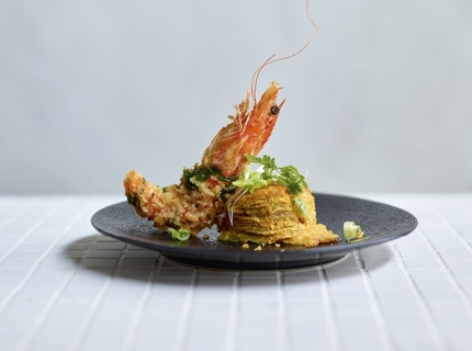 Crevettes croustillants et gratin de panais au curry jaune