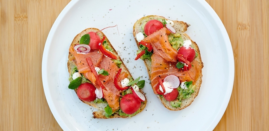 Toast avocat et saumon fumé