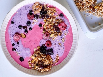  Smoothie bicolore et granola au quinoa soufflé