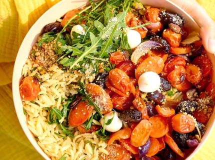  Salade de pâtes au dukkah, légumes grillés et mozzarella