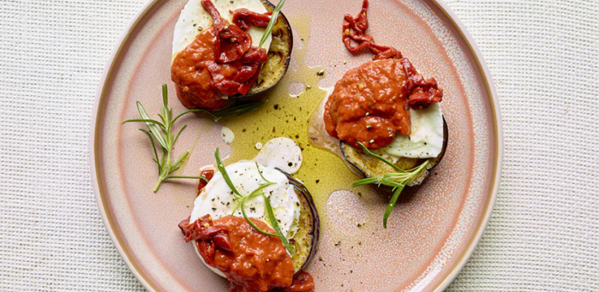  Canapés d’aubergines à la mozzarella et salsa piquante