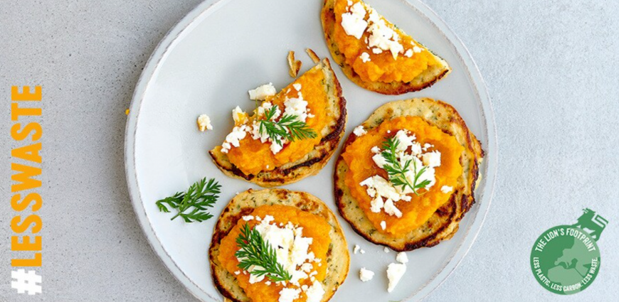  Blinis aux fanes de carottes, salsa de carottes épicée et feta