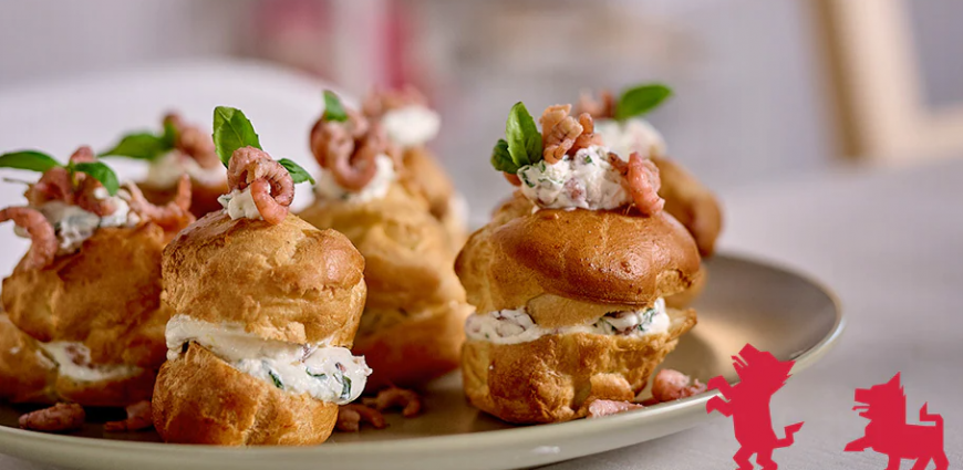 Petits choux aux crevettes grises et au fromage frais