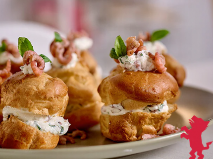 Petits choux aux crevettes grises et au fromage frais