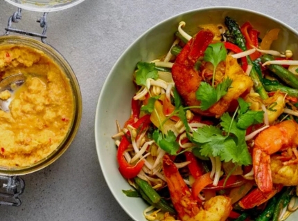  Wok de crevettes et de légumes à la pâte de gingembre