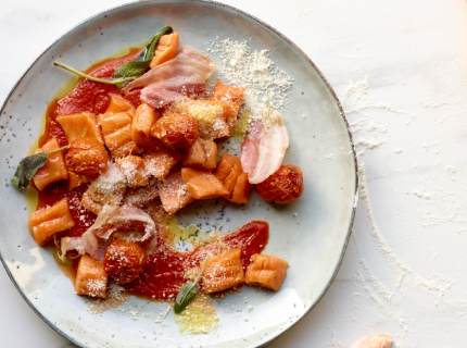 Gnocchis de patate douce, sauce tomate et pancetta