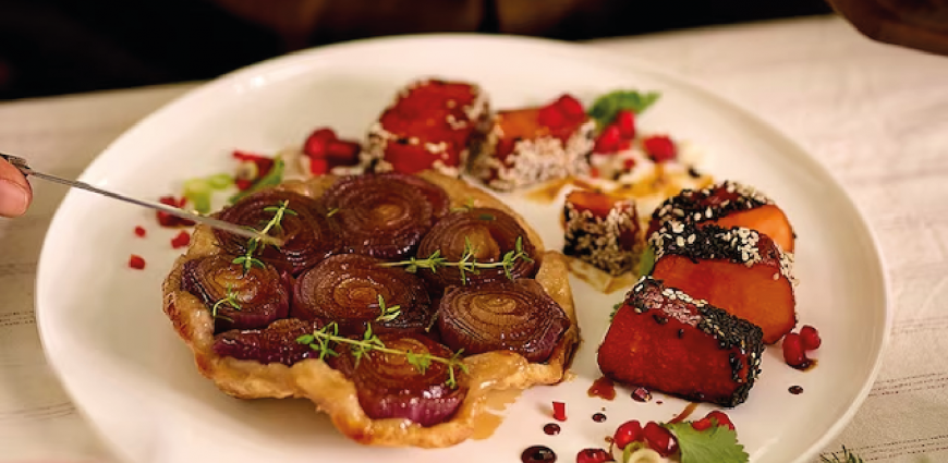 Tataki de patate douce et petites tatins d’oignons rouges