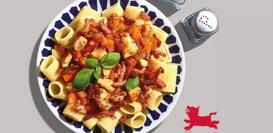 Rigatoni au poulet, lardons et sauce tomate aux légumes