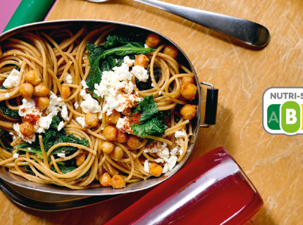  Spaghetti complet aux pois chiches, au chou frisé et à la feta