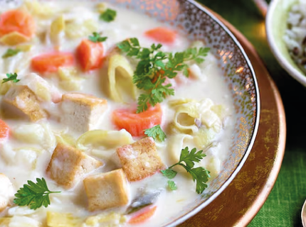 Waterzooi au tofu et aux petits légumes avec riz sauvage