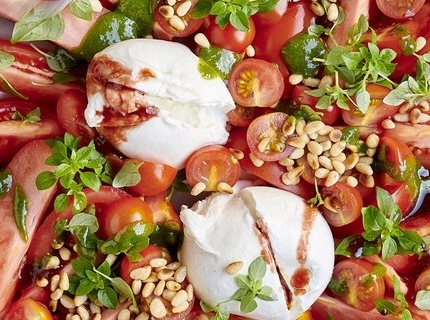 Tomate-burrata et vinaigrette à la fraise