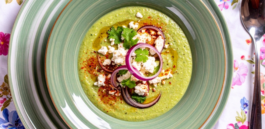 Gazpacho au concombre, chèvre et coriandre