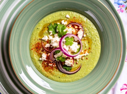 Gazpacho au concombre, chèvre et coriandre