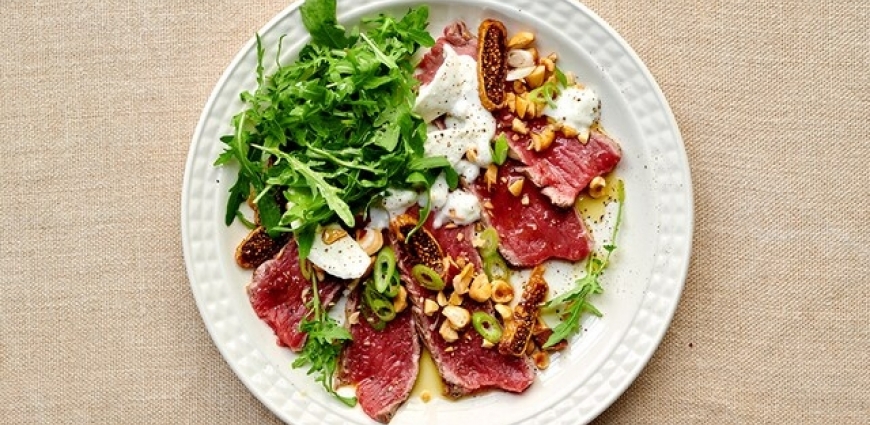 Tataki de bœuf à la burrata et au vinaigre de figues