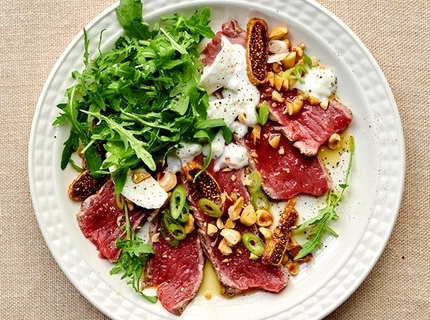 Tataki de bœuf à la burrata et au vinaigre de figues
