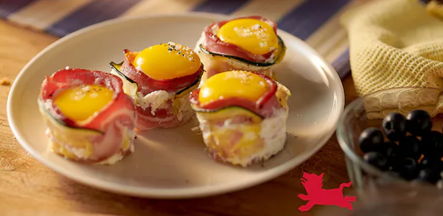 Egg muffins au lard et aux courgettes