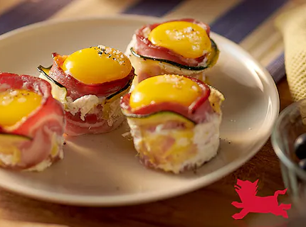 Egg muffins au lard et aux courgettes