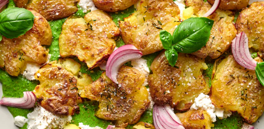 Smashed potatoes et crème de chèvre aux pistaches