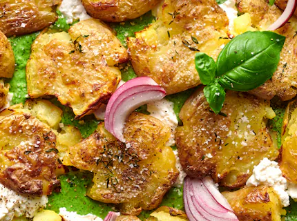 Smashed potatoes et crème de chèvre aux pistaches