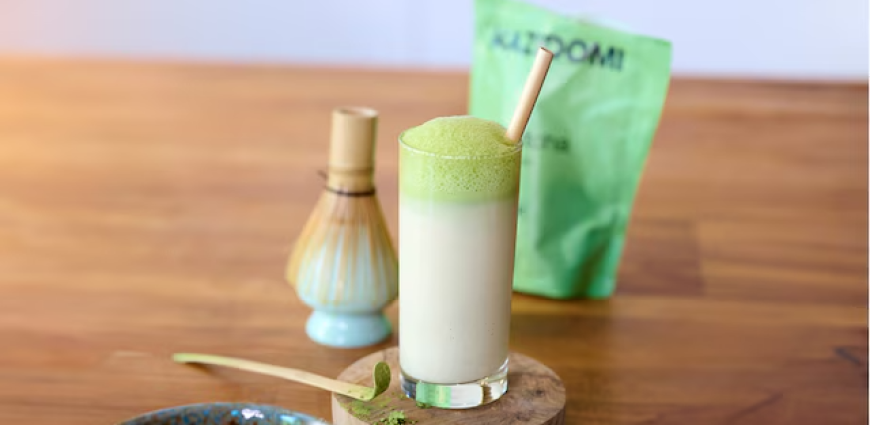 Lait au riz au matcha et à la vanille