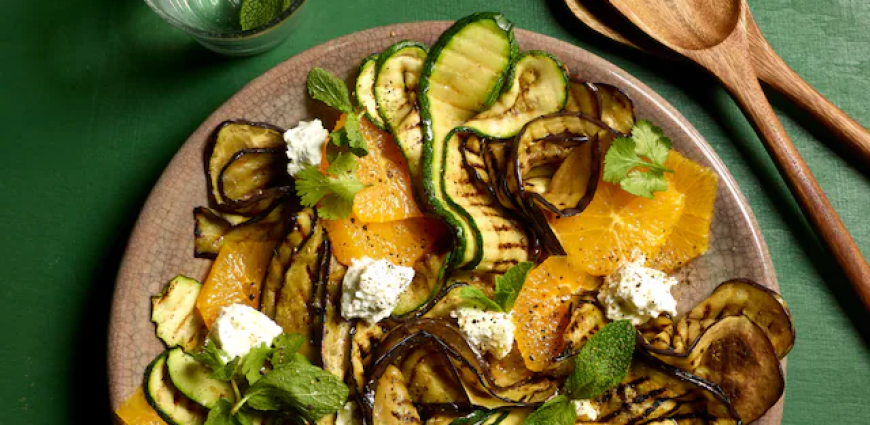 Salade marocaine de légumes grillés au chèvre et à l’orange