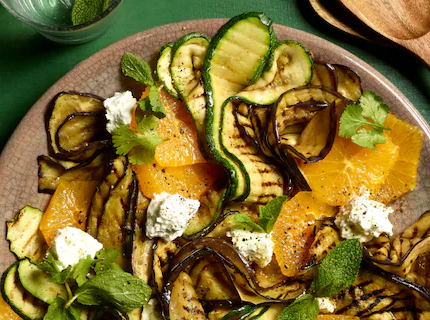 Salade marocaine de légumes grillés au chèvre et à l’orange