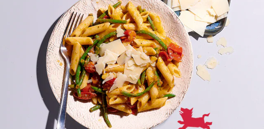 Penne au pesto, tomates cerise et haricots verts