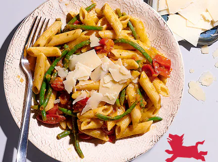 Penne au pesto, tomates cerise et haricots verts