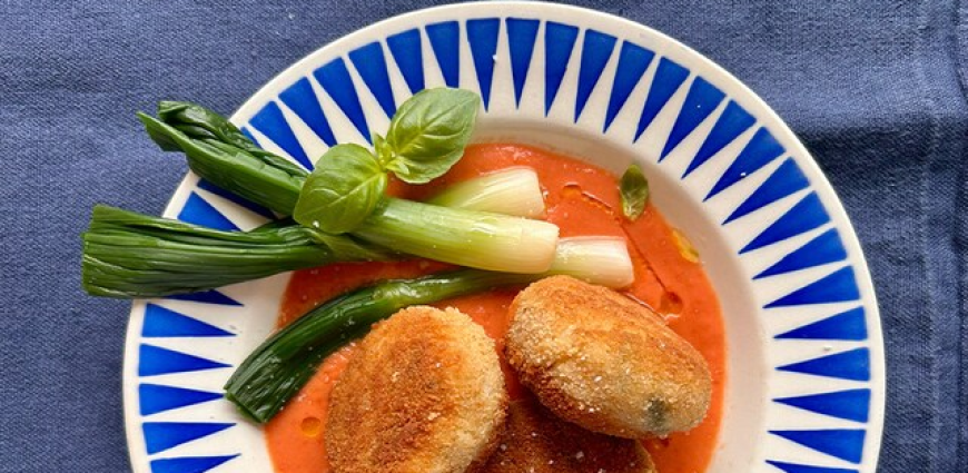 Arancini à la mozzarella et coulis de tomate
