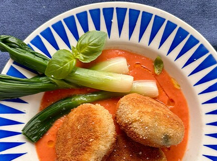 Arancini à la mozzarella et coulis de tomate