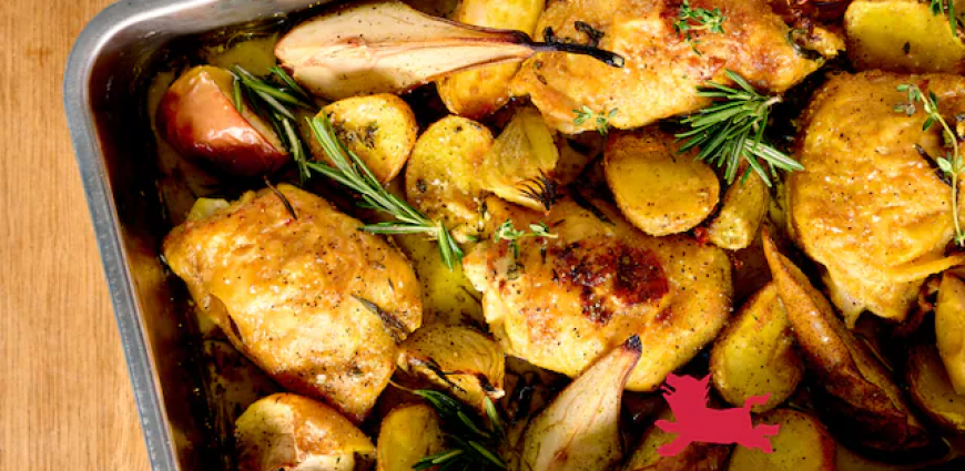 Traybake de poulet au curry, pommes et poires
