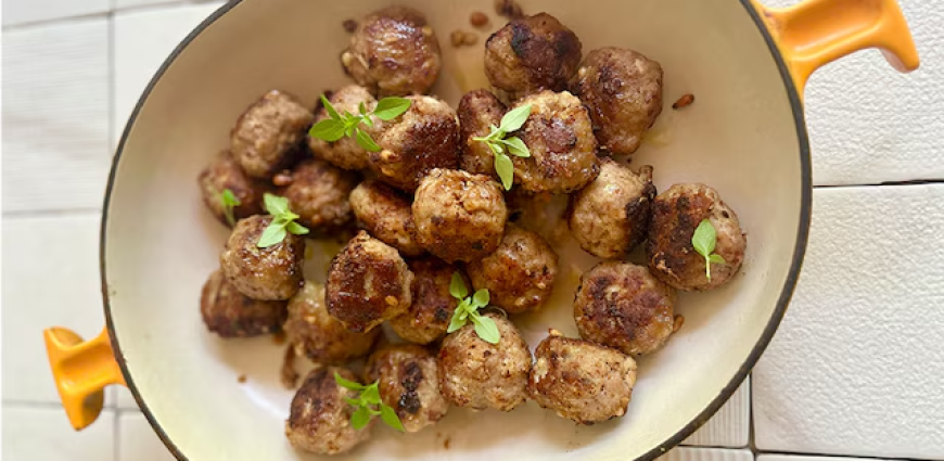 Boulettes de bœuf aux pignons de pin, tomates séchées et parmesan