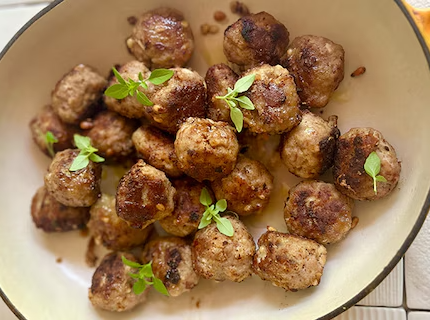 Boulettes de bœuf aux pignons de pin, tomates séchées et parmesan